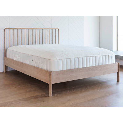 Gallery Interiors Wycombe 5' Spindle Bed